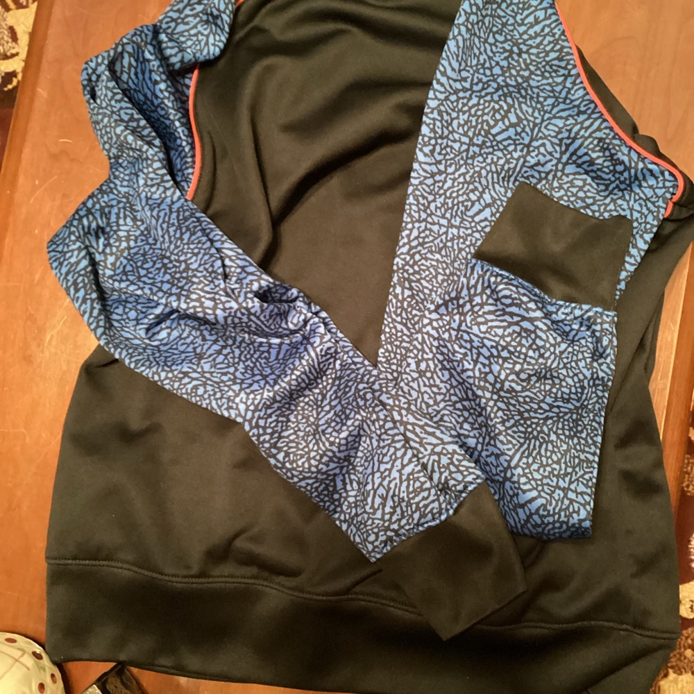 Air Jordan Therma Fit Boys Pullover - Picture 5 of 7